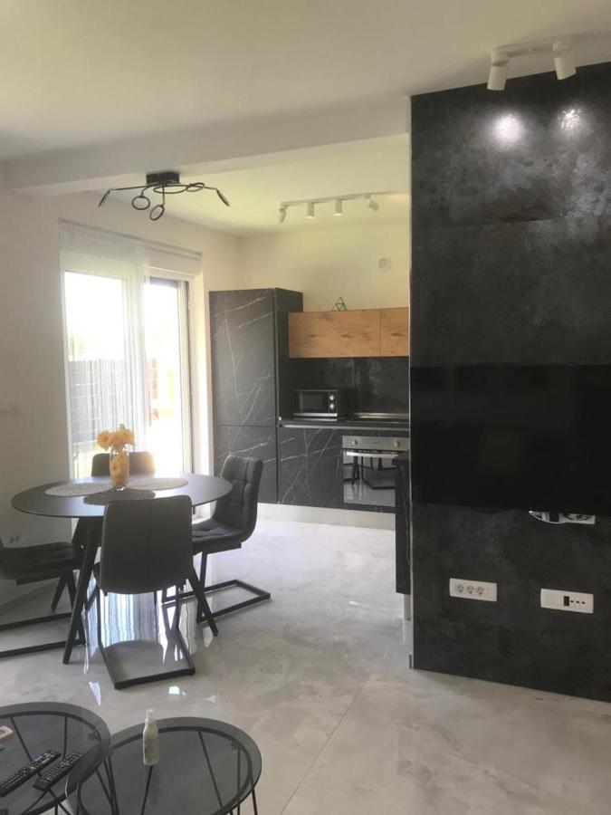 Hedonist-Luxury 2 Bedroom Apartment With Private Hot Tub, Garden And Free Parking تروغير المظهر الخارجي الصورة