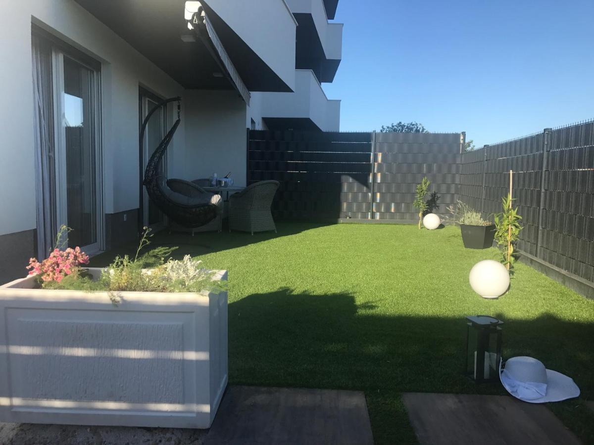 Hedonist-Luxury 2 Bedroom Apartment With Private Hot Tub, Garden And Free Parking تروغير المظهر الخارجي الصورة