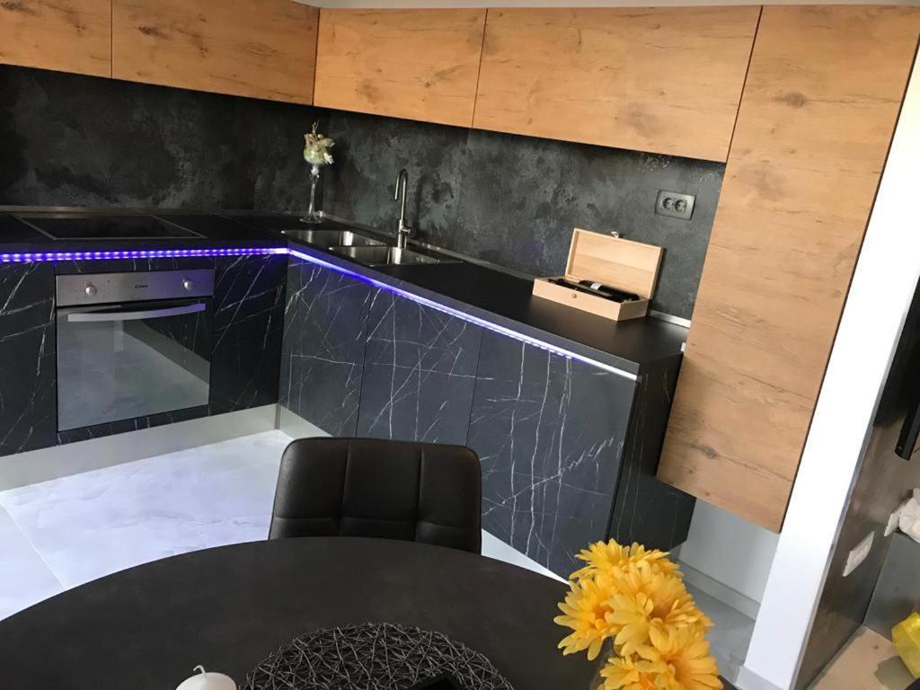 Hedonist-Luxury 2 Bedroom Apartment With Private Hot Tub, Garden And Free Parking تروغير المظهر الخارجي الصورة