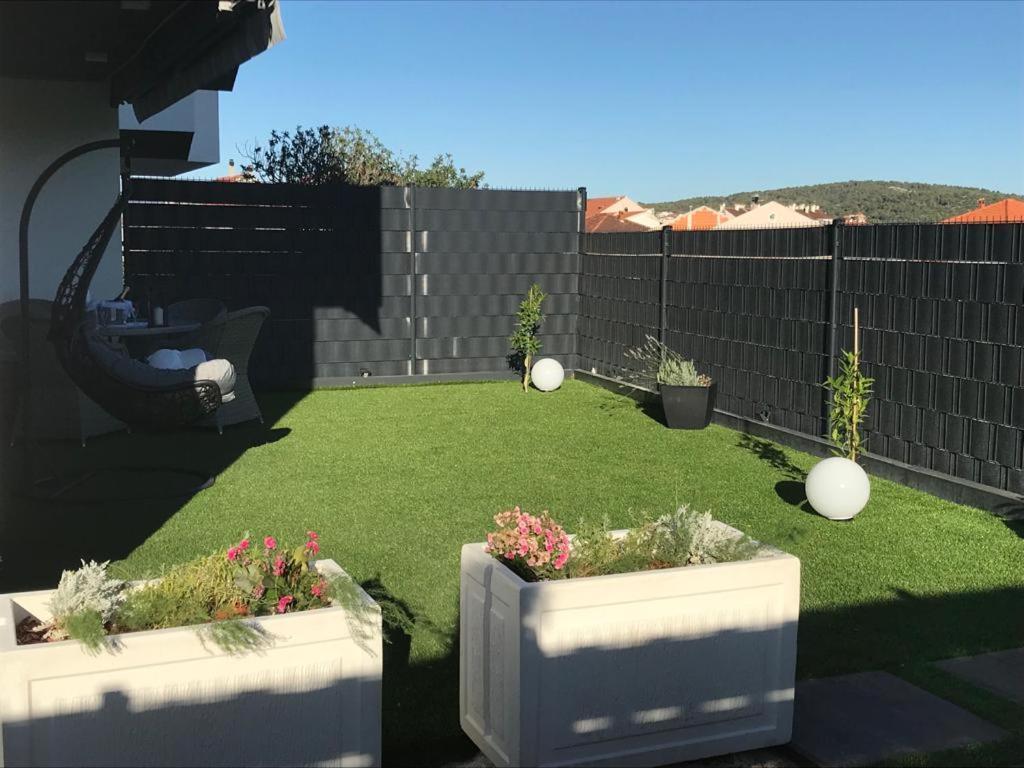 Hedonist-Luxury 2 Bedroom Apartment With Private Hot Tub, Garden And Free Parking تروغير المظهر الخارجي الصورة