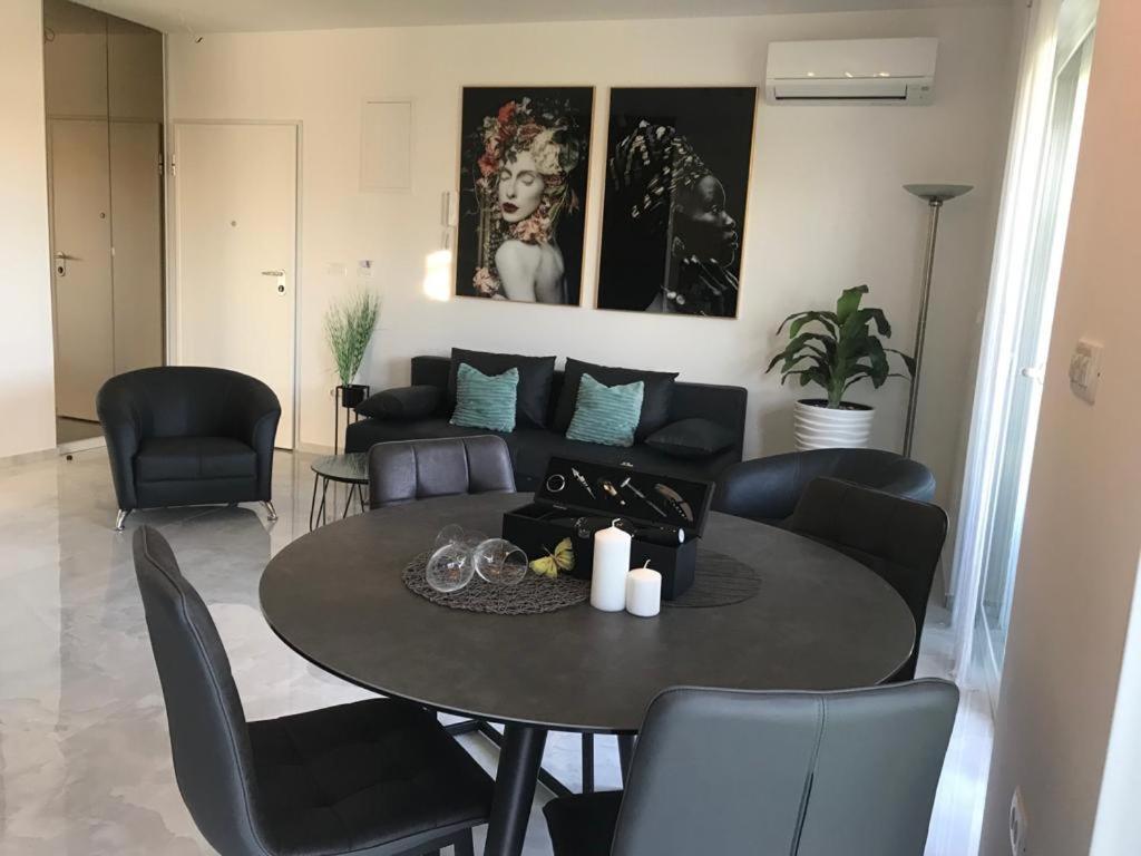 Hedonist-Luxury 2 Bedroom Apartment With Private Hot Tub, Garden And Free Parking تروغير المظهر الخارجي الصورة
