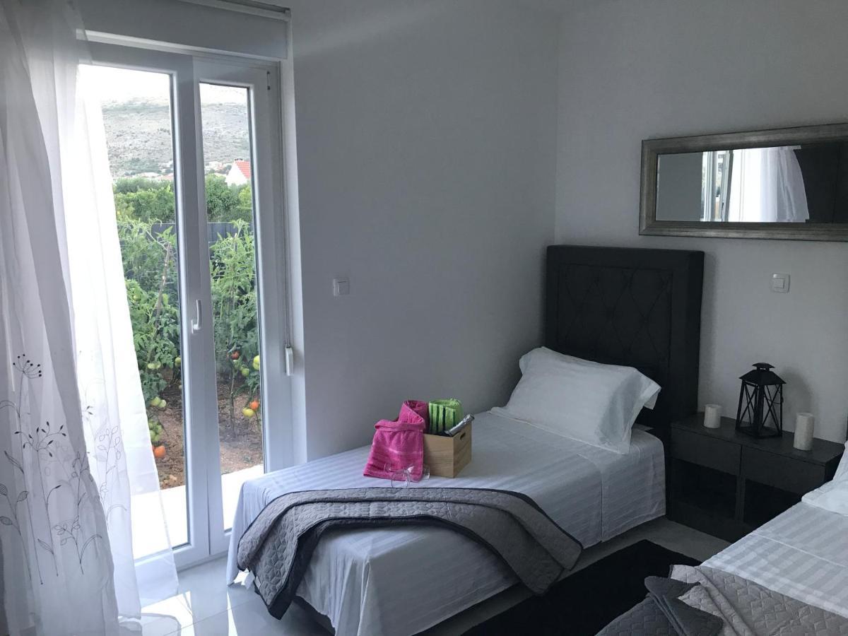 Hedonist-Luxury 2 Bedroom Apartment With Private Hot Tub, Garden And Free Parking تروغير المظهر الخارجي الصورة