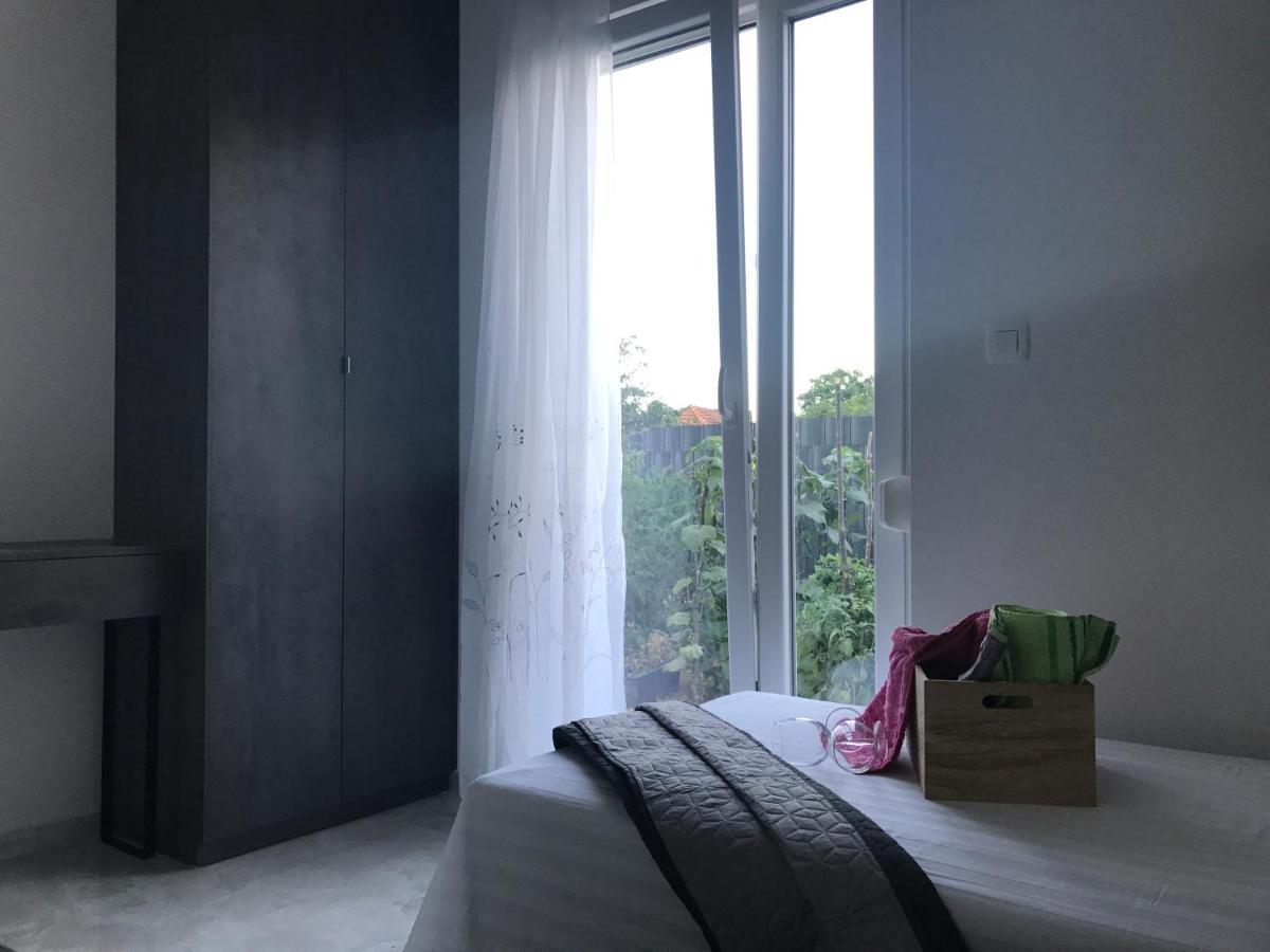 Hedonist-Luxury 2 Bedroom Apartment With Private Hot Tub, Garden And Free Parking تروغير المظهر الخارجي الصورة