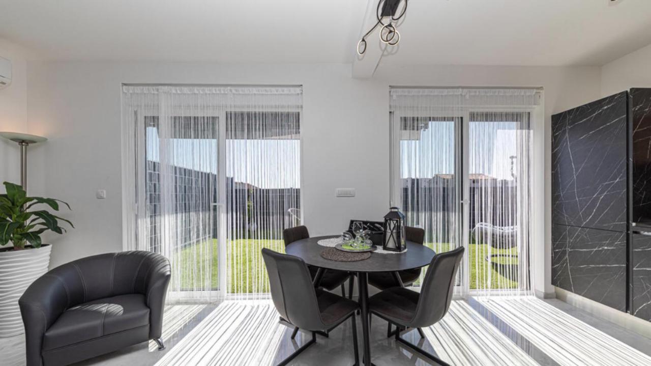 Hedonist-Luxury 2 Bedroom Apartment With Private Hot Tub, Garden And Free Parking تروغير المظهر الخارجي الصورة