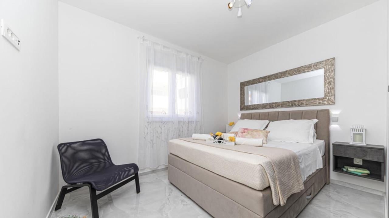 Hedonist-Luxury 2 Bedroom Apartment With Private Hot Tub, Garden And Free Parking تروغير المظهر الخارجي الصورة