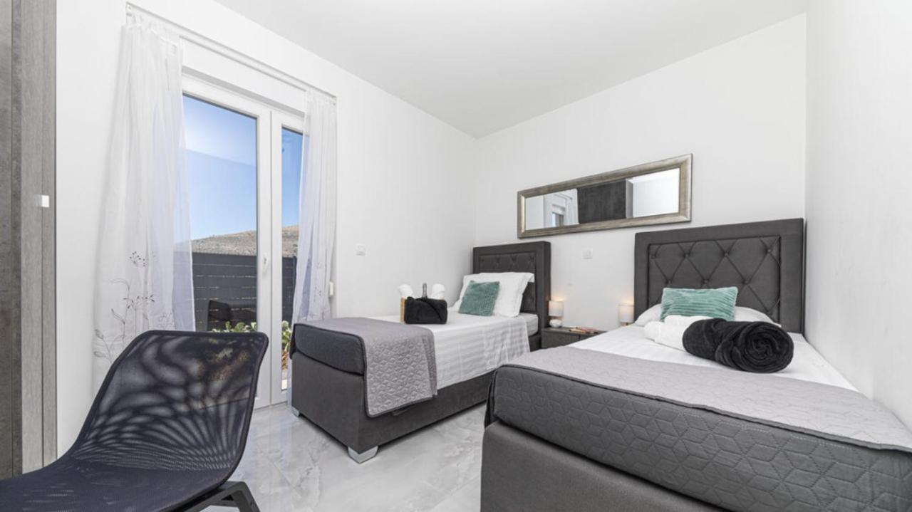 Hedonist-Luxury 2 Bedroom Apartment With Private Hot Tub, Garden And Free Parking تروغير المظهر الخارجي الصورة