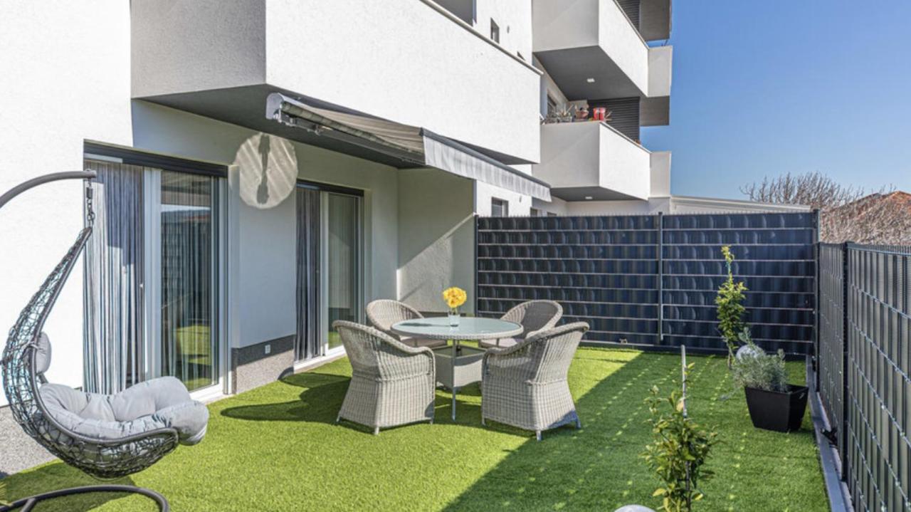 Hedonist-Luxury 2 Bedroom Apartment With Private Hot Tub, Garden And Free Parking تروغير المظهر الخارجي الصورة